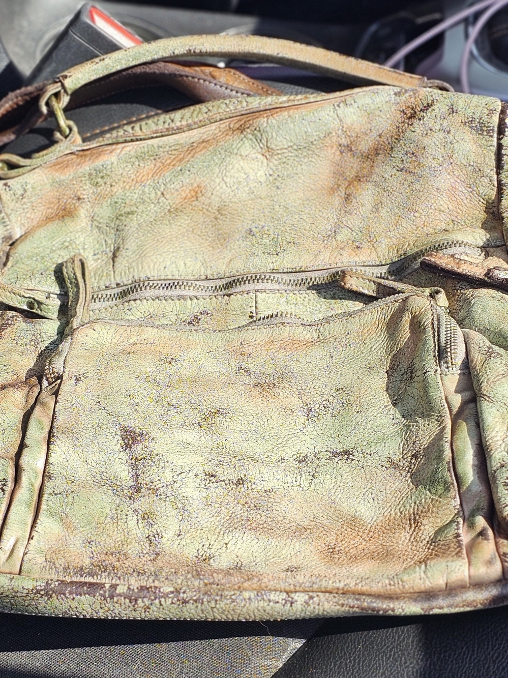 Lushet Women’s Distressed Green Leather Shoulder/Backpack Bag - Picture 2 of 3